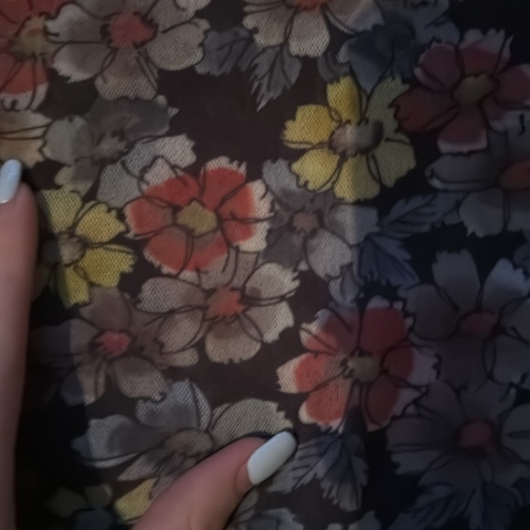 Daisy & clover floral lightweight blouse - Picture 6 of 10